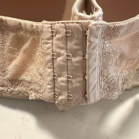 Torrid 40DDD Nude Underwire Strapless Bra Lace Detail - Picture 9 of 11
